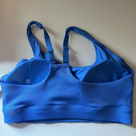 Bras - Picture 3 of 4